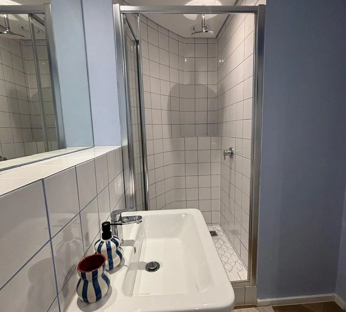 Apartment City Centre Studio With Pool At Zeeland Pier - 902 Cape Town South Africa