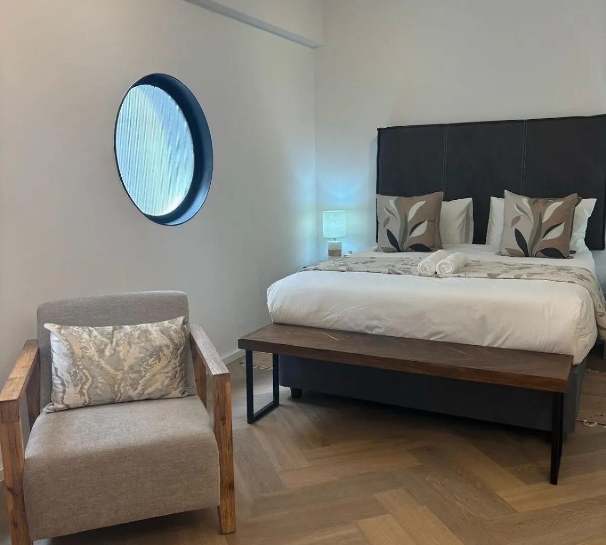 City Centre Studio With Pool At Zeeland Pier - 902 Cape Town Apartment